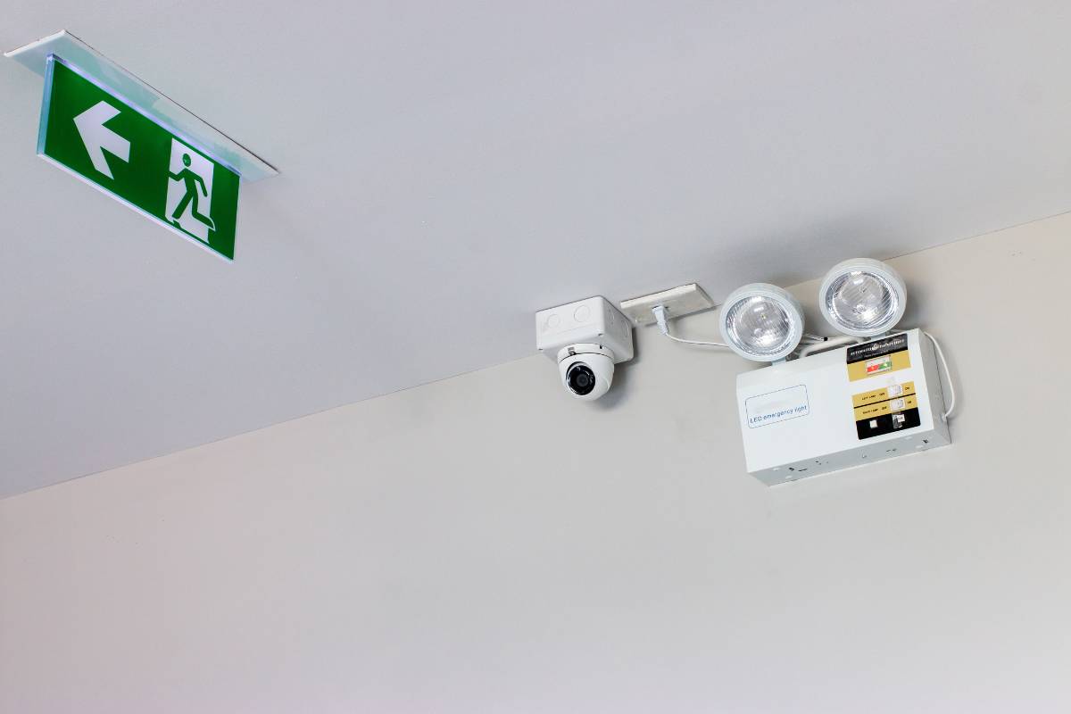 Emergency lighting systems for commercial spaces